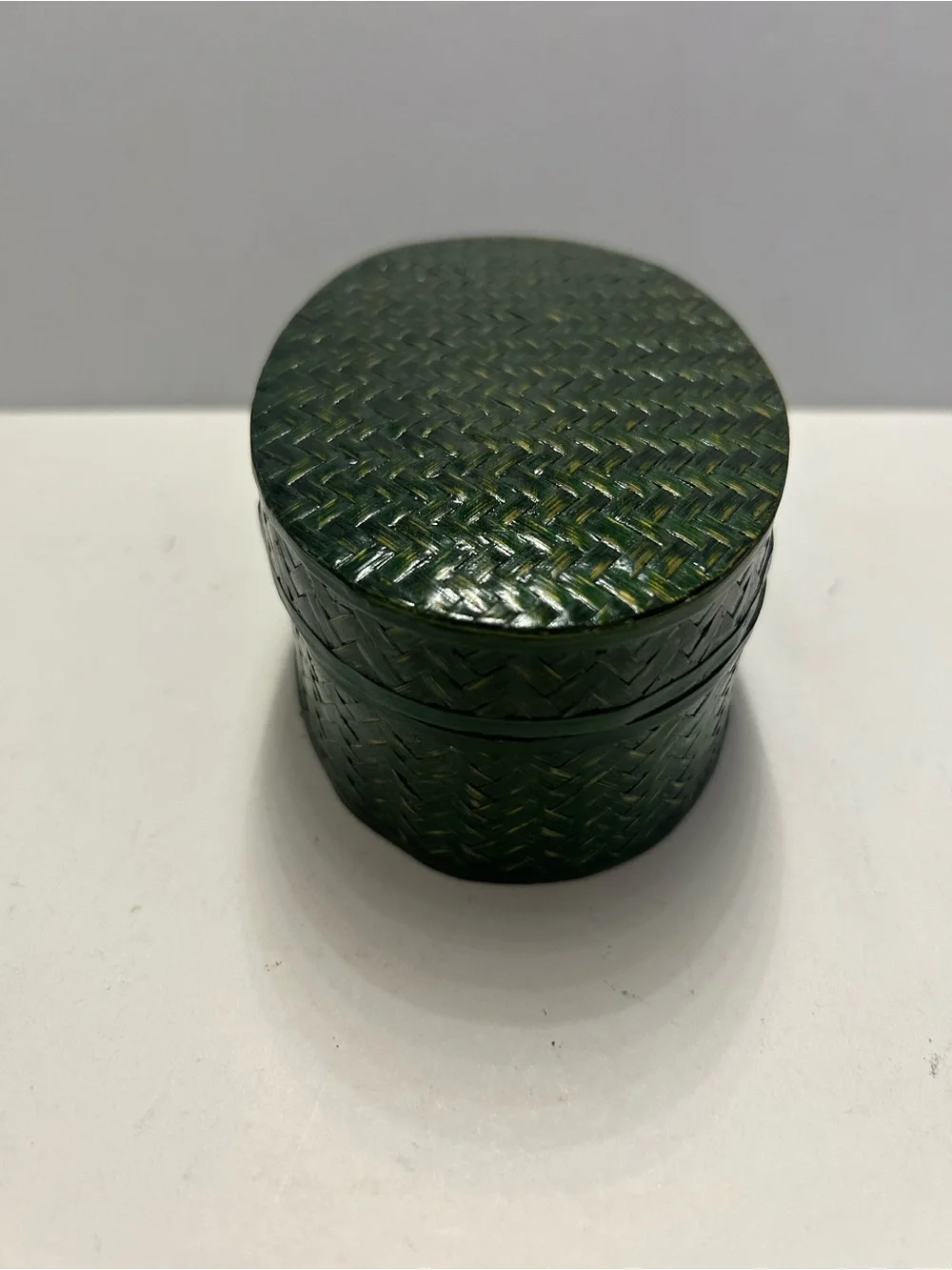 Vintage Green Oval Lacquered Woven Straw Trinket Box - Red Fabric Lined